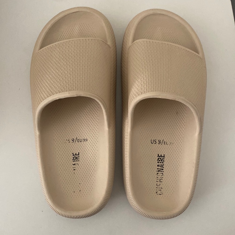 Cushionaire nude slides